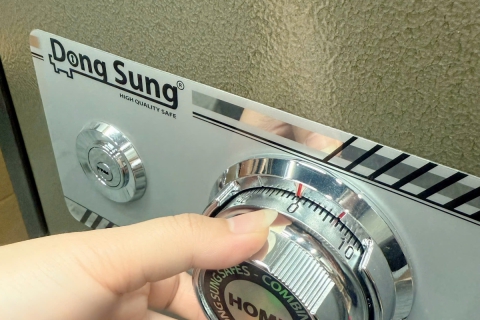 Hướng dẫn sử dụng và đổi mã két sắt khóa cơ đổi mã